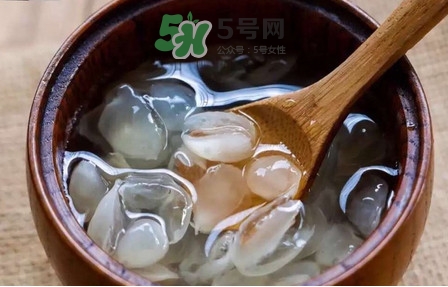 泡皂角米的水要倒掉嗎？泡皂角米的水有什么作用