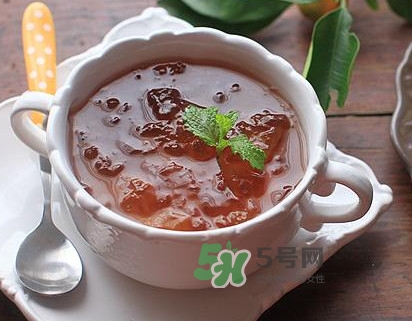 桃膠適合什么人吃？吃桃膠會(huì)上火嗎？
