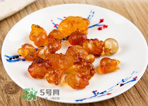 桃膠適合什么人吃？吃桃膠會(huì)上火嗎？