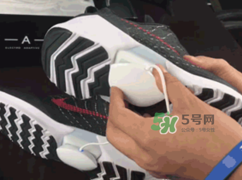nike hyperadapt 1.0怎么充電？耐克自動系鞋帶鞋要充電嗎？