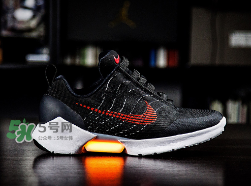 nike hyperadapt 1.0怎么充電？耐克自動系鞋帶鞋要充電嗎？