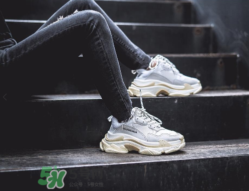 balenciaga triple s上腳效果怎么樣？巴黎世家復(fù)古訓(xùn)練鞋上腳