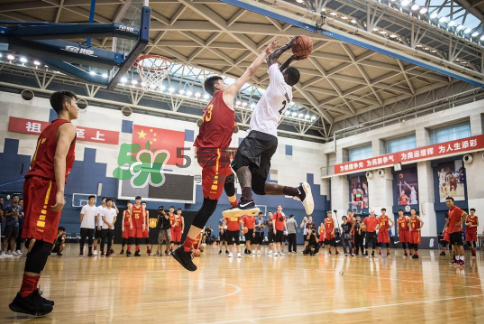 歐文中國(guó)行同款夜光鴛鴦kyrie 3怎么樣？耐克夜光鴛鴦kyrie 3測(cè)評(píng)