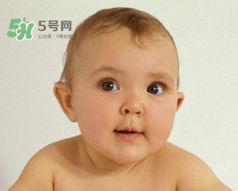 寶寶近視有什么癥狀？寶寶近視有什么表現(xiàn)？