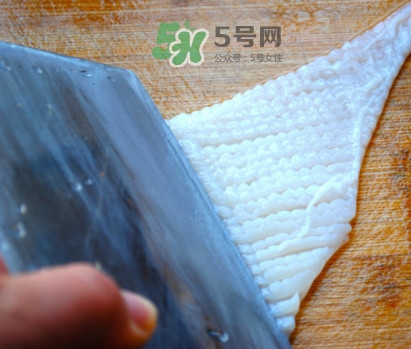 魷魚頭怎么切？魷魚怎么切花刀