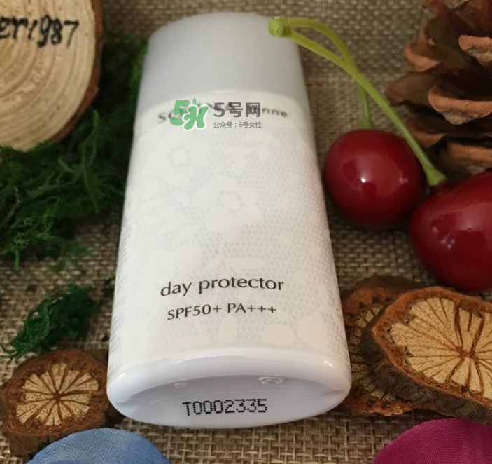 蘇菲娜白蕾絲防水嗎？蘇菲娜白蕾絲悶痘嗎？
