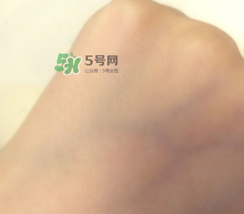 olay玉蘭油小白瓶小綠瓶哪個好？olay小白瓶小綠瓶區(qū)別