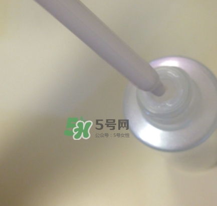 olay玉蘭油小白瓶小綠瓶哪個好？olay小白瓶小綠瓶區(qū)別