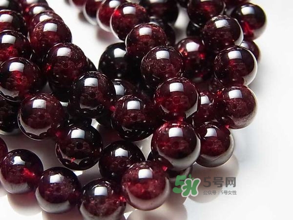 石榴石是什么做的？石榴是是怎么形成的？