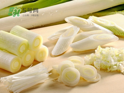 大蔥是蔥黃嗎？大蔥和蔥黃的區(qū)別