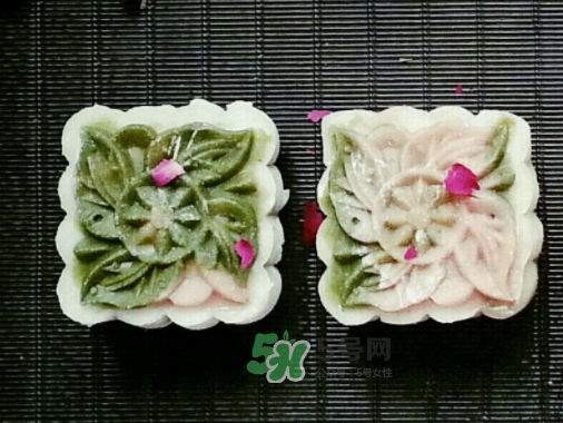 冰皮月餅皮太黏怎么辦？冰皮月餅粘手怎么回事？