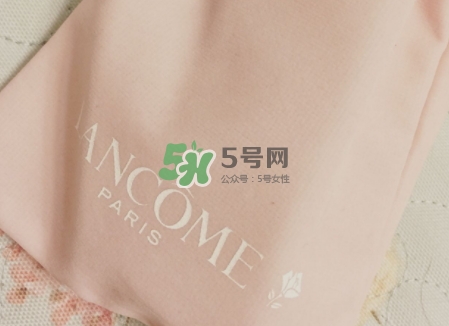 蘭蔻小黑瓶和sk2小燈泡哪個好？蘭蔻小黑瓶和小燈泡怎么用