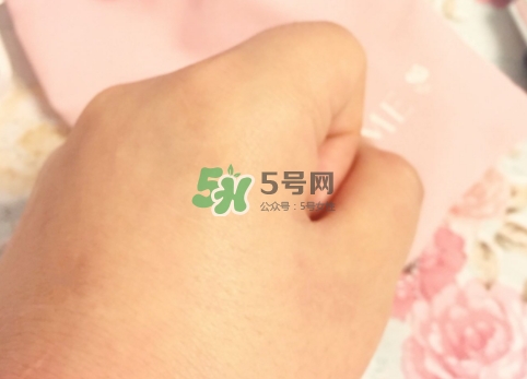 蘭蔻小黑瓶和sk2小燈泡哪個好？蘭蔻小黑瓶和小燈泡怎么用