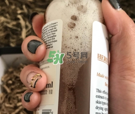 科顏氏金盞花水和黛珂紫蘇水哪個好？金盞花和紫蘇水對比