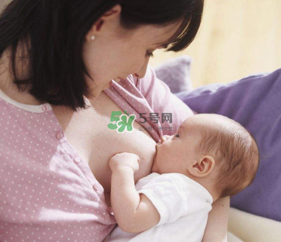 母乳喂養(yǎng)會乳糖不耐受嗎？母乳喂養(yǎng)會過度喂養(yǎng)嗎？