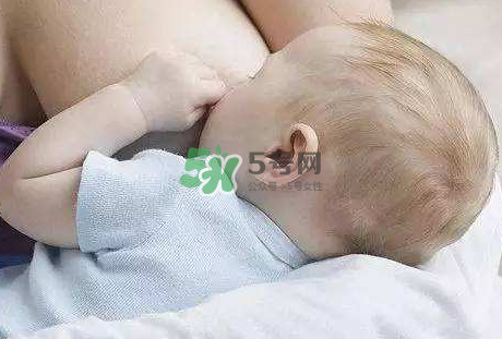 母乳喂養(yǎng)會積食嗎？純母乳喂養(yǎng)的寶寶會積食嗎？