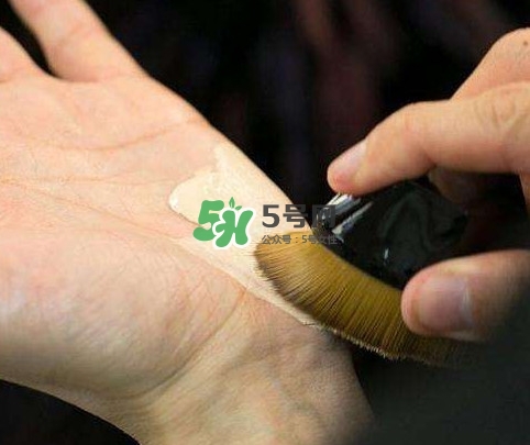 植村秀55號(hào)粉底刷好用嗎？植村秀55零刷痕粉底刷怎么用