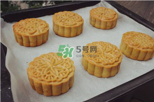 烤箱烤月餅多長時(shí)間溫度？烤月餅的溫度和時(shí)間 