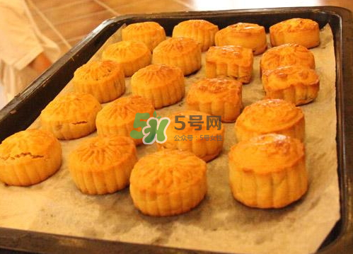 烤月餅用錫紙還是油紙？烤月餅是不是一定要墊錫紙？