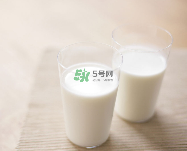 喝牛奶美白嗎？吃什么可以美白？