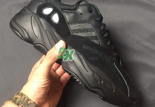 yeezy boost 700黑白純色款什么時(shí)候發(fā)售？