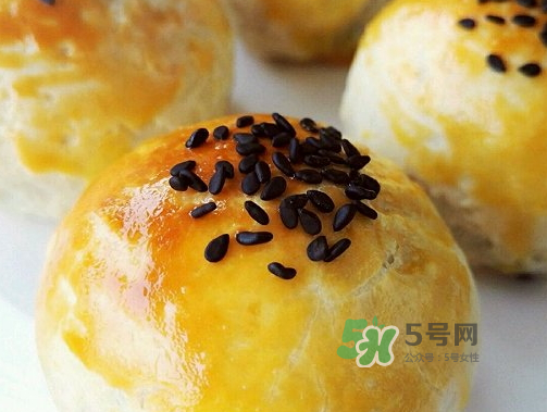 蛋黃酥為什么會開裂？蛋黃酥開裂原因