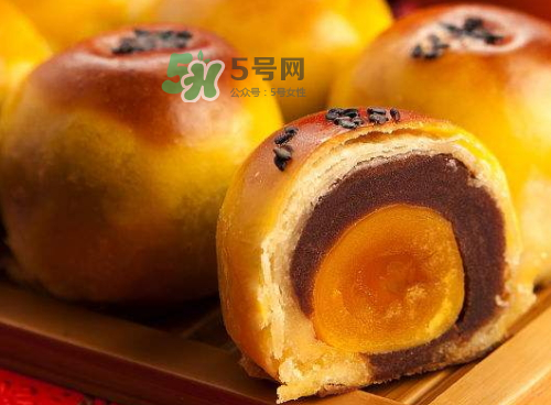 蛋黃酥烤多長(zhǎng)時(shí)間最好？蛋黃酥烤多久？