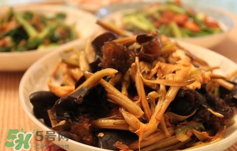 黃花菜為什么苦？黃花菜為什么要曬干