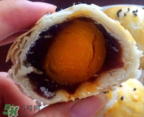 蛋黃酥可以用熟蛋黃嗎？蛋黃酥用什么蛋黃好？