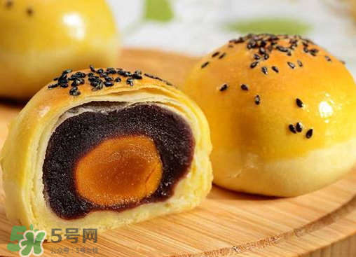 蛋黃酥可以用熟蛋黃嗎？蛋黃酥用什么蛋黃好？
