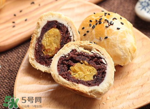 蛋黃酥可以用熟蛋黃嗎？蛋黃酥用什么蛋黃好？