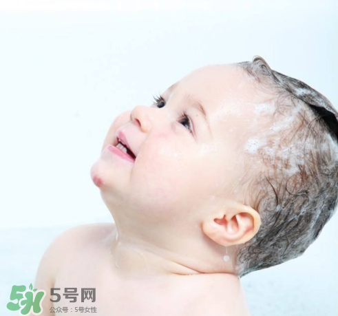 秋天嬰兒幾天洗一次澡？秋天嬰兒洗幾次澡？
