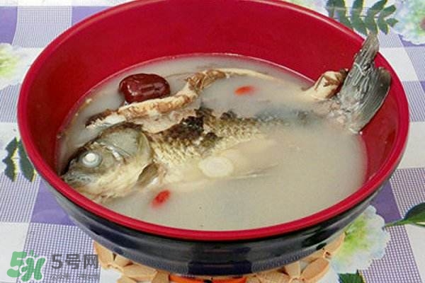 產(chǎn)婦鯽魚湯什么時候喝？產(chǎn)婦鯽魚湯放調(diào)料嗎？