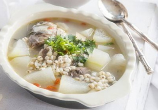 產(chǎn)婦鯽魚湯什么時候喝？產(chǎn)婦鯽魚湯放調(diào)料嗎？