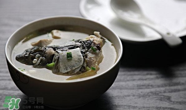 孕婦鯽魚(yú)湯可以放姜嗎？孕婦鯽魚(yú)湯能放料酒嗎？