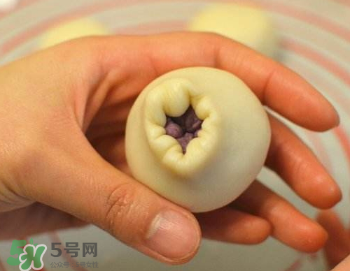 蛋黃酥油皮怎么揉出膜？蛋黃酥油皮不出膜怎么辦？