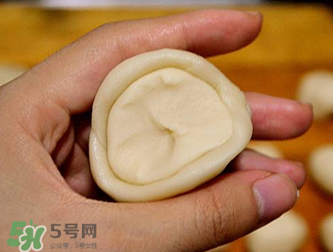 蛋黃酥油皮破了怎么辦？做蛋黃酥油皮破皮原因