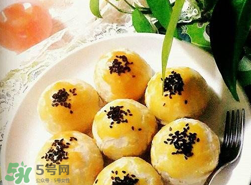 蛋黃酥用什么面粉？蛋黃酥能用低筋面粉嗎？