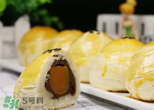 蛋黃酥可以用微波爐烤嗎？微波爐可以做蛋黃酥嗎？