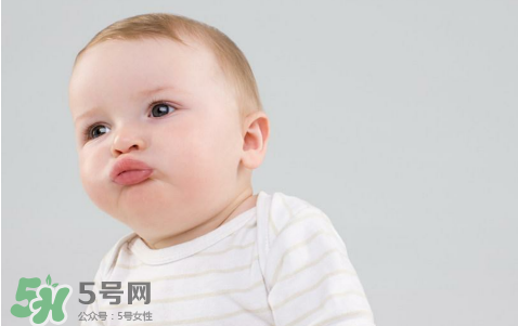 寶寶驚跳反應(yīng)什么時候消失？寶寶驚跳反射太頻繁怎么辦？