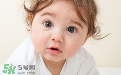 新生兒吐奶是什么原因？新生兒吐奶從鼻子出來(lái)怎么回事？