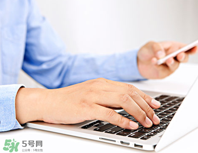 指甲上沒(méi)有月牙是病嗎？指甲上沒(méi)有月牙正常嗎？