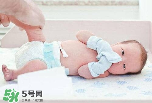 用尿布好還是尿不濕好？用尿布好還是紙尿褲好？