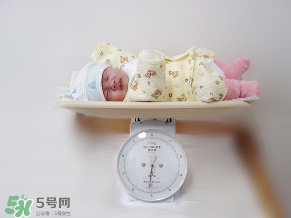 新生兒尿不濕怎么選？新生兒尿不濕什么牌子好？