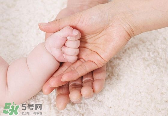 未滿月的寶寶可以剪指甲嗎？寶寶多久剪一次指甲？