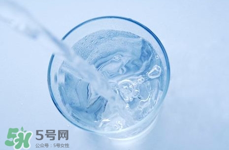 凈化水可以養(yǎng)魚(yú)嗎？?jī)艋梢詻_奶粉嗎