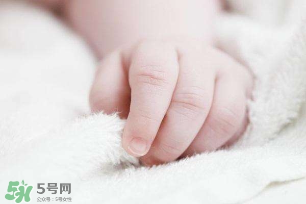 未滿月的寶寶可以剪指甲嗎？寶寶多久剪一次指甲？