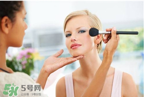 哺乳期可以化妝嗎？哺乳期化妝對(duì)寶寶有影響嗎？