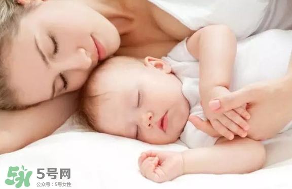 怎么哄寶寶入睡？哄寶寶睡覺的方法