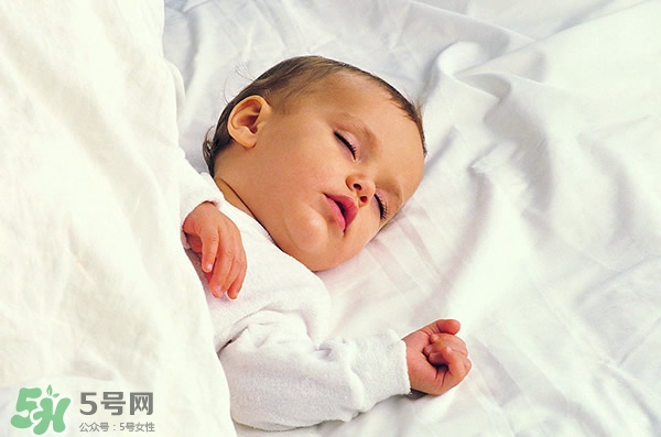 寶寶睡覺搖頭怎么回事？寶寶睡覺搖頭是缺鈣嗎？
